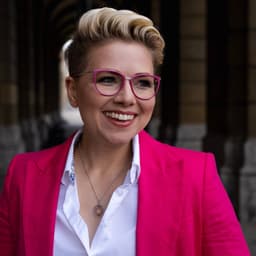 Zoe Stibi Vocal Coach creator avatar