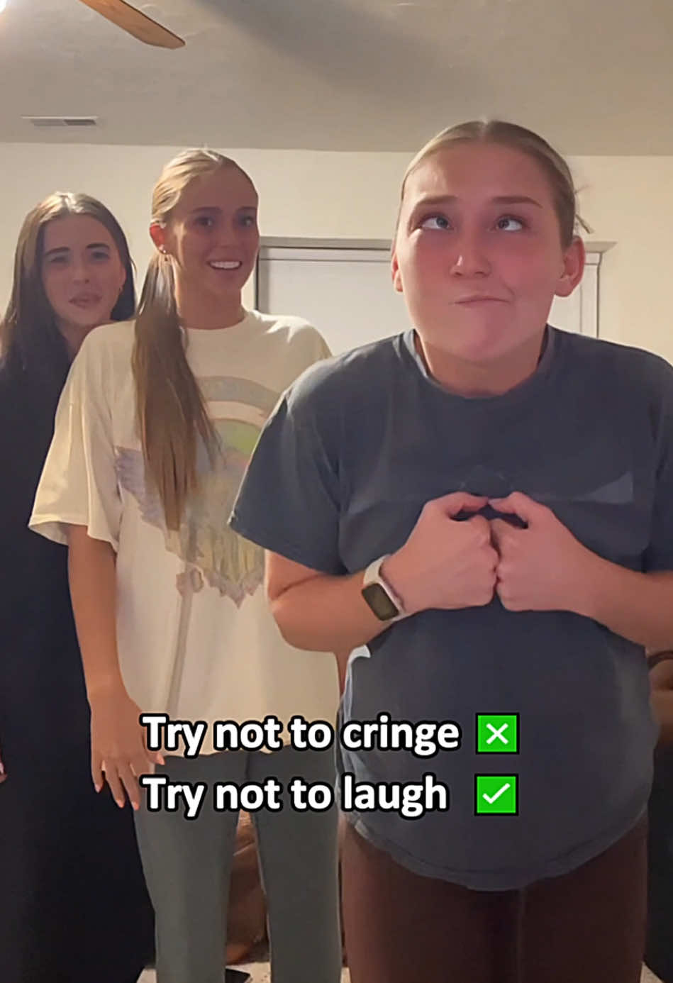 Miniatura del video: Friends Try Not to Cringe — and Try Not to Laugh